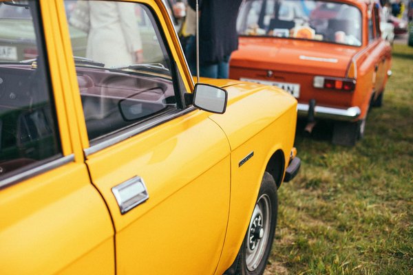 Revamp Your Vintage Wool Coat for a Chic Modern Look: Tailoring Tips for Urban Living in the UK