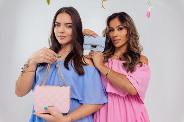 Top trendy handbags to boost your fashion look
